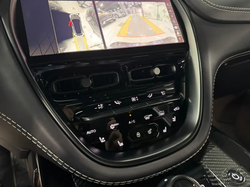 Aston Martin DBX