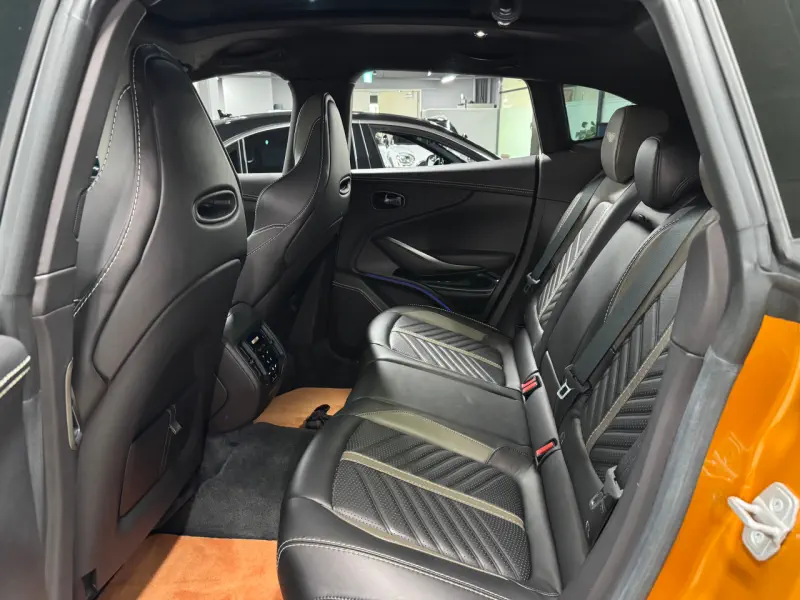 Aston Martin DBX
