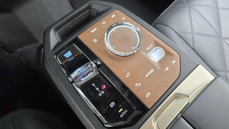 BMW iX