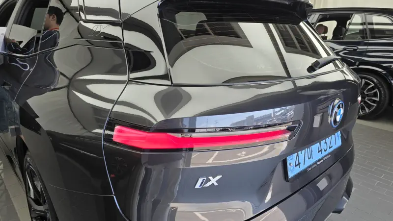 BMW iX