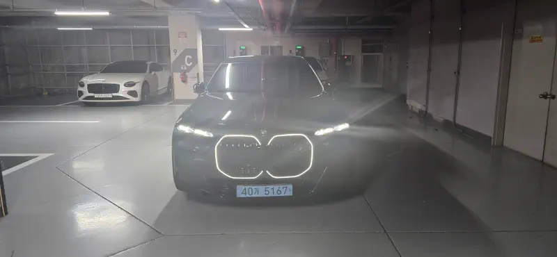 BMW i7