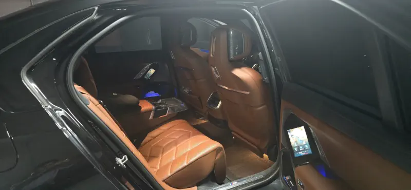 BMW i7