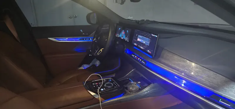 BMW i7