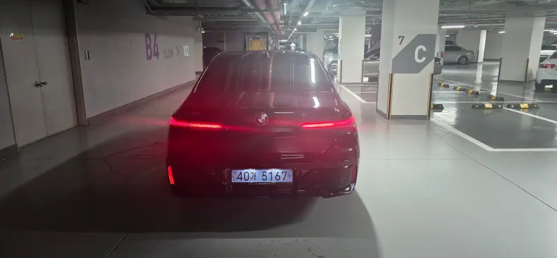 BMW i7