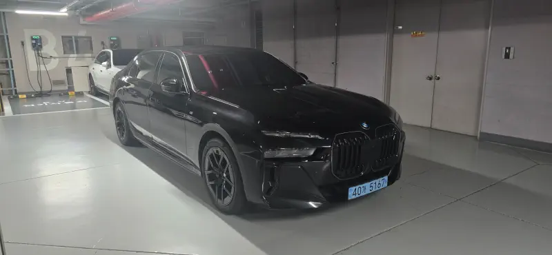 BMW i7
