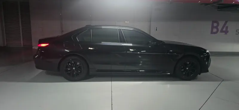 BMW i7