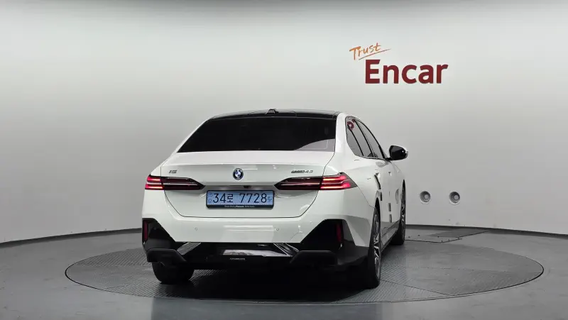 BMW i5