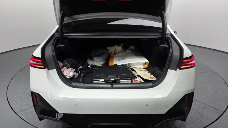 BMW i5