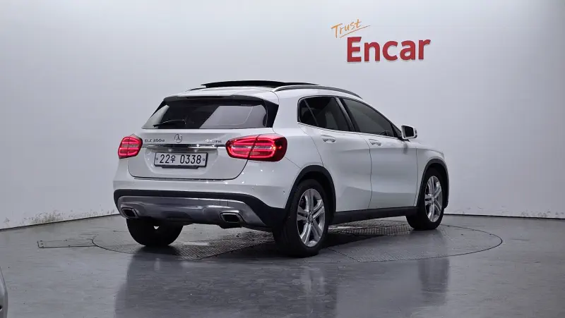 Mercedes-Benz GLA-Class