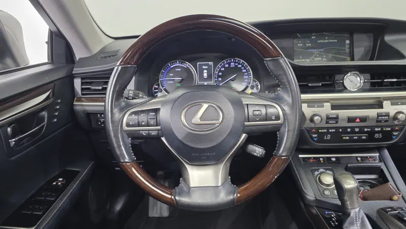 Lexus ES300h