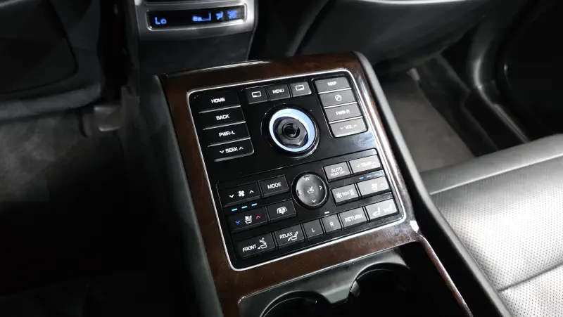 Hyundai Equus