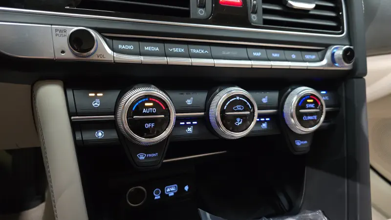Genesis G70