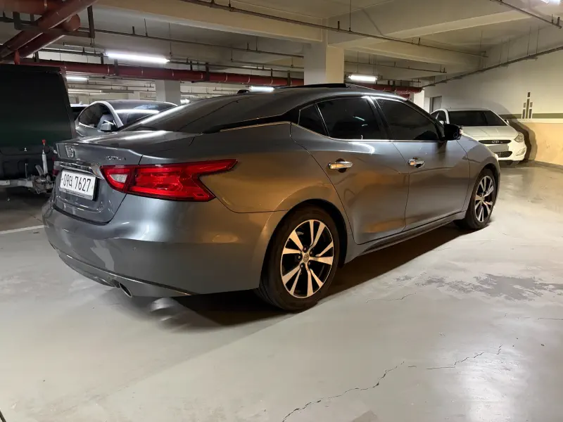 Nissan MAXIMA