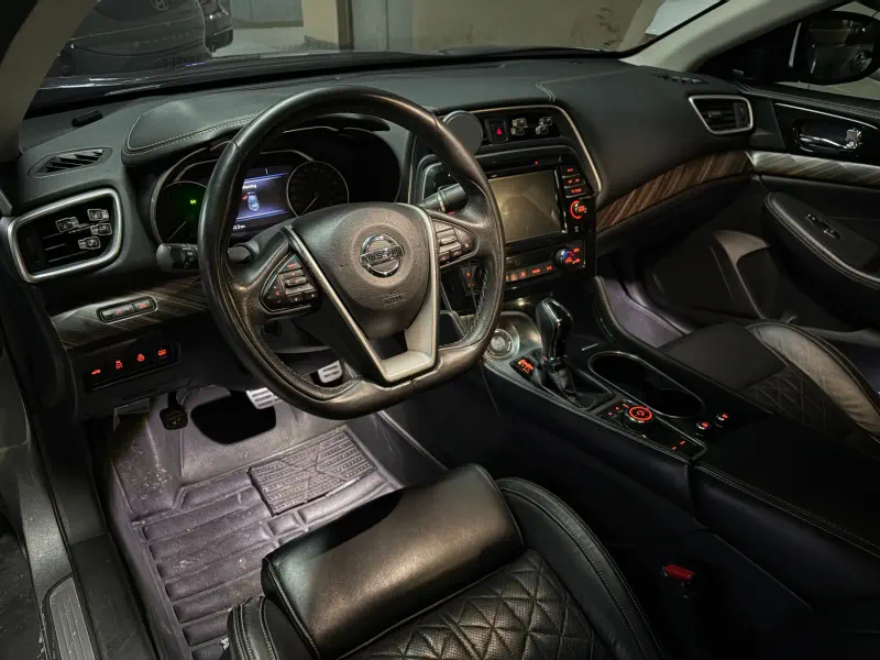 Nissan MAXIMA
