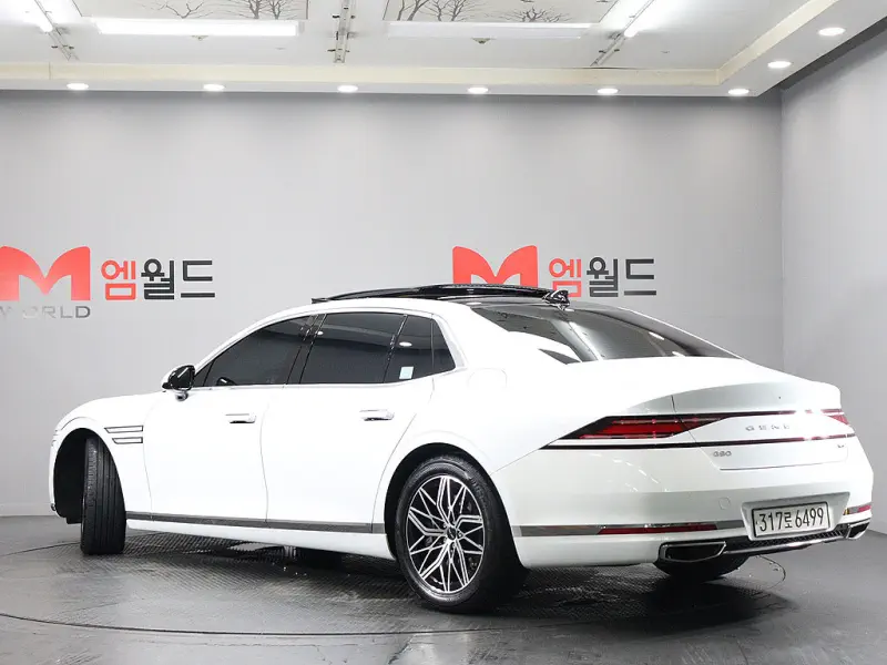 Genesis G90