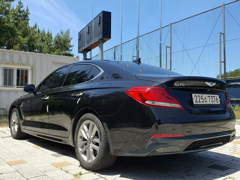 Genesis G70