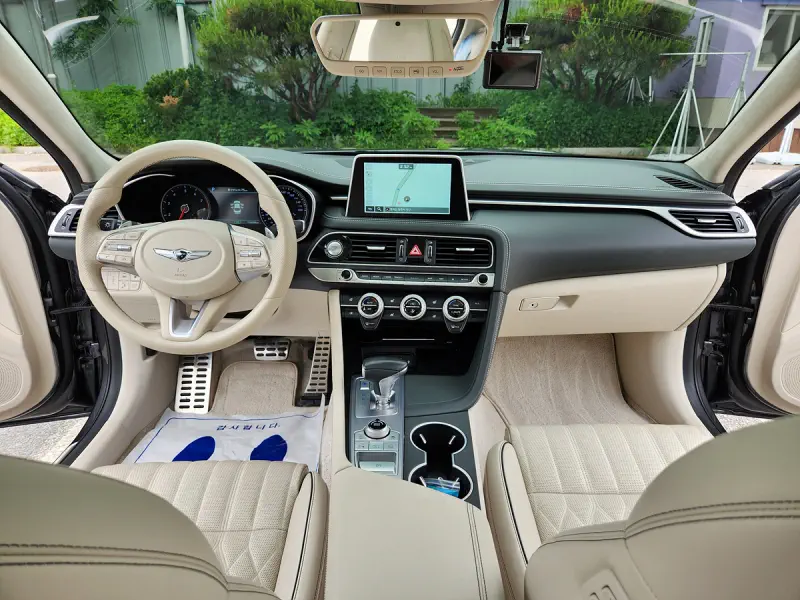 Genesis G70