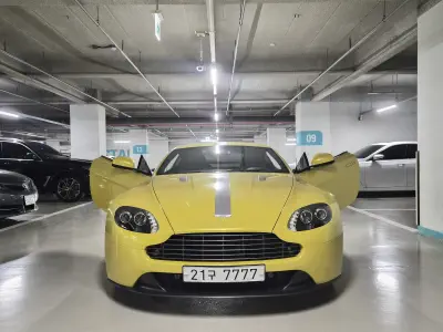 Aston Martin Vantage