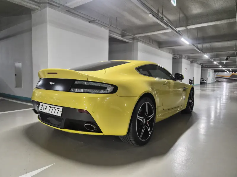 Aston Martin Vantage