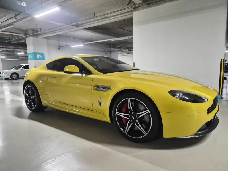 Aston Martin Vantage