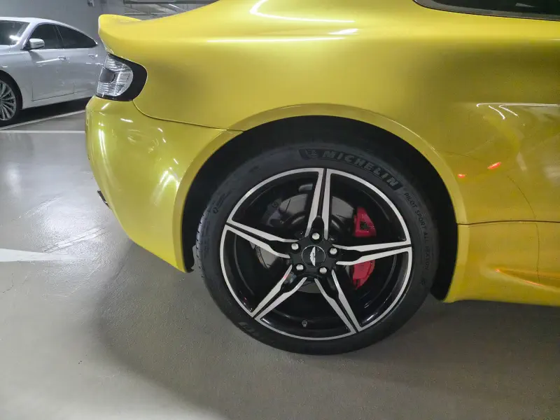 Aston Martin Vantage