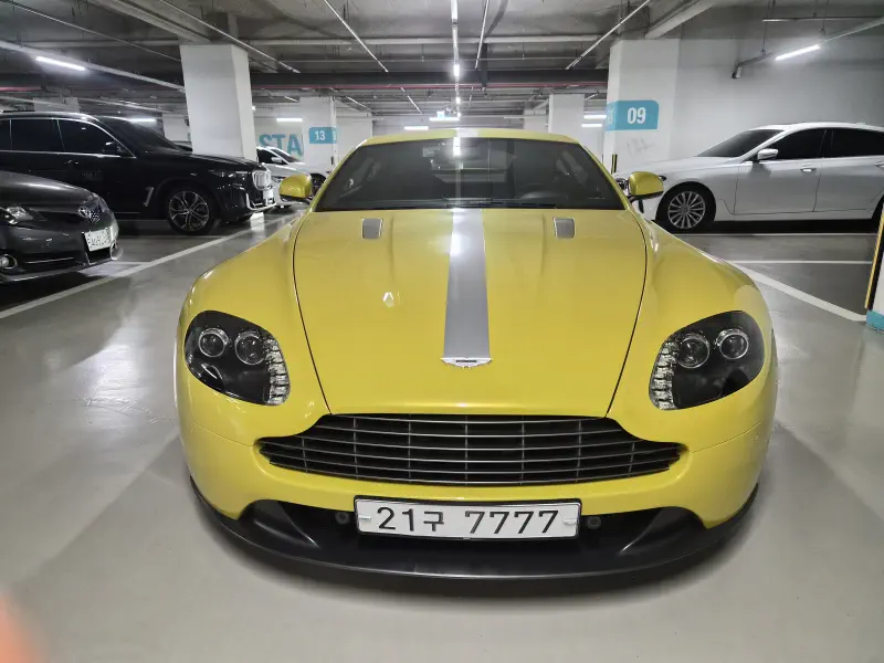Aston Martin Vantage
