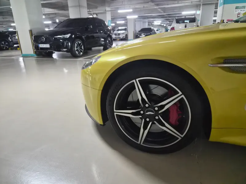 Aston Martin Vantage