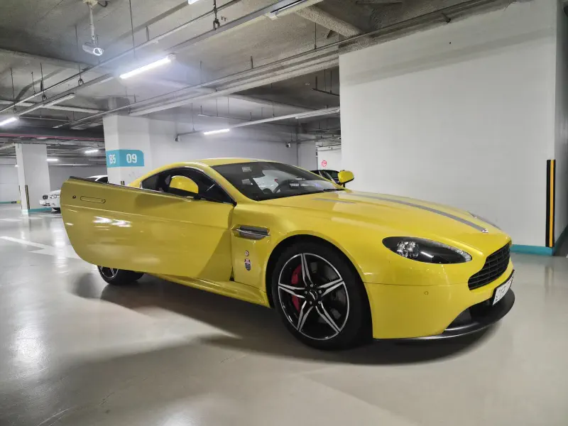 Aston Martin Vantage