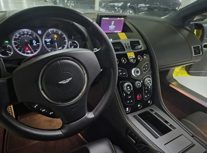 Aston Martin Vantage