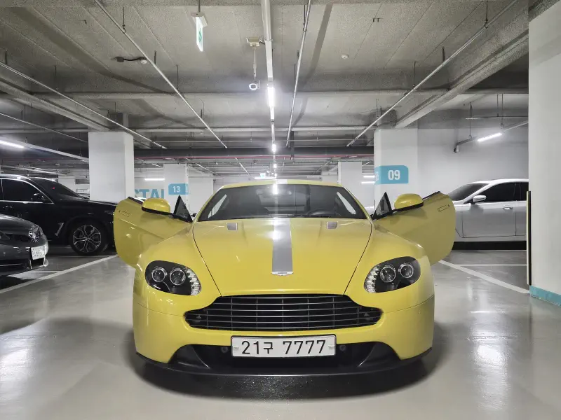 Aston Martin Vantage