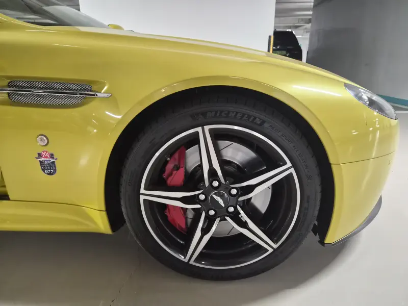 Aston Martin Vantage