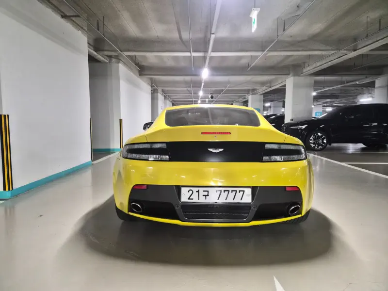 Aston Martin Vantage