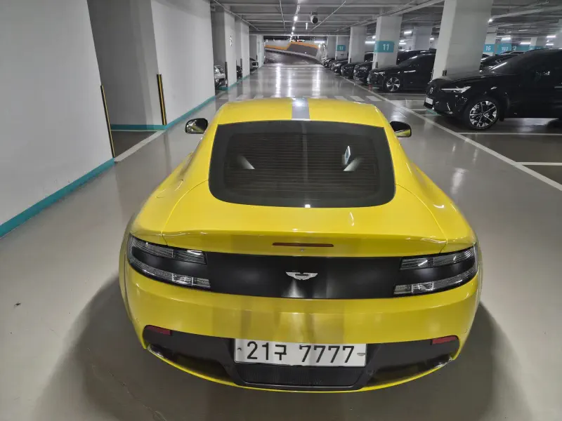 Aston Martin Vantage