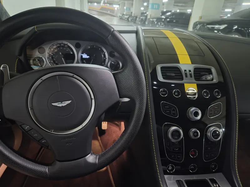 Aston Martin Vantage