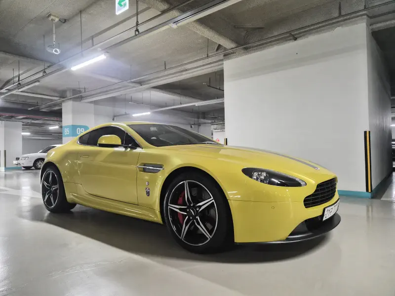 Aston Martin Vantage