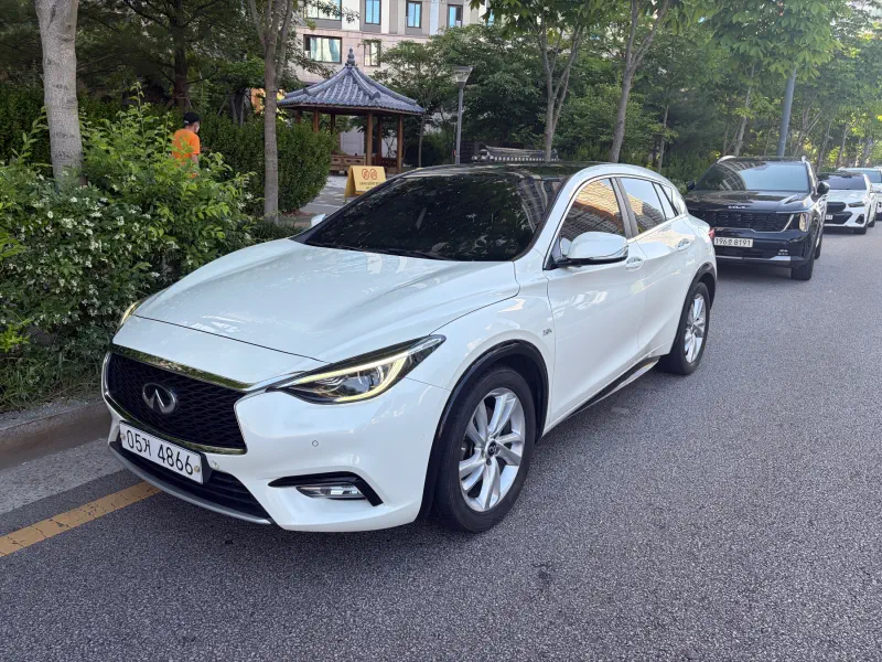 Infiniti Q30