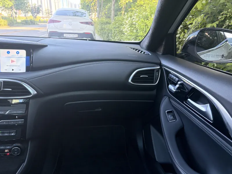 Infiniti Q30