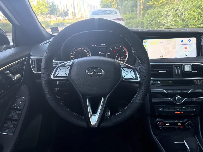 Infiniti Q30