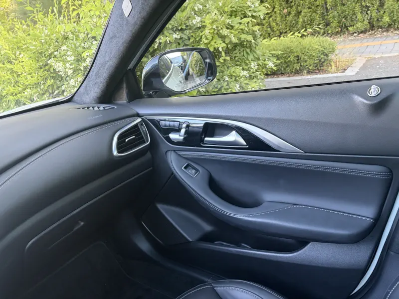 Infiniti Q30
