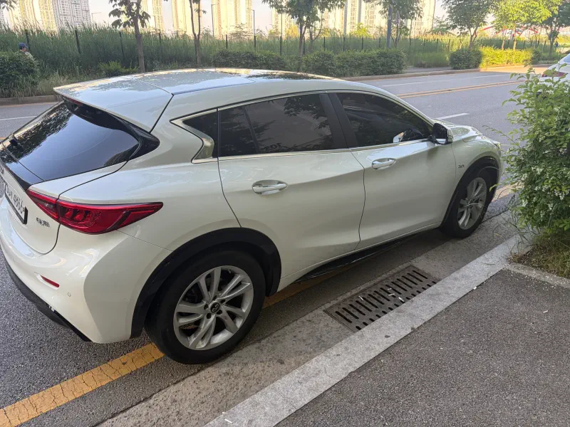 Infiniti Q30