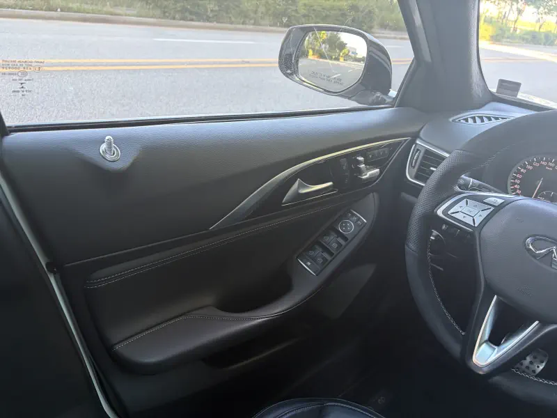 Infiniti Q30