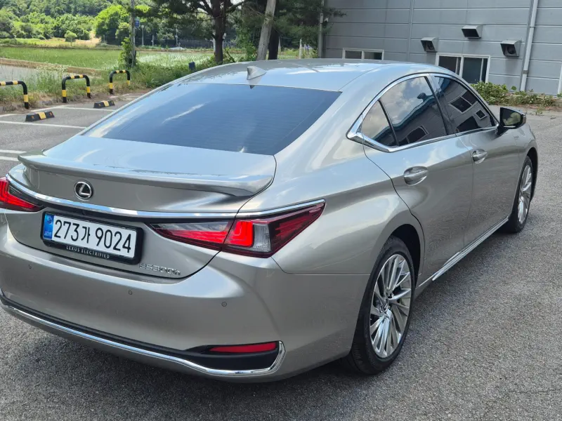 Lexus ES300h