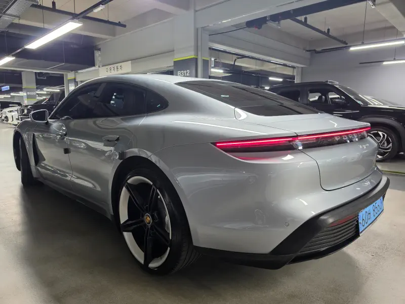 Porsche Taycan