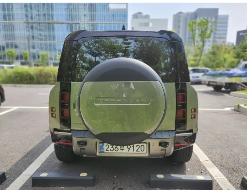 Land Rover Defender