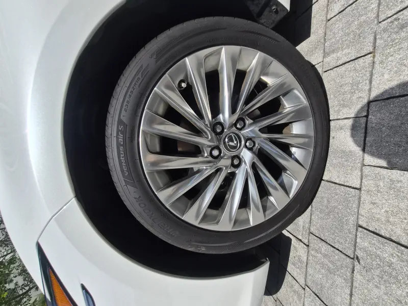 Lexus ES300h
