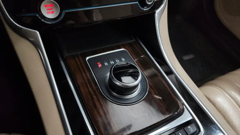 Jaguar XF