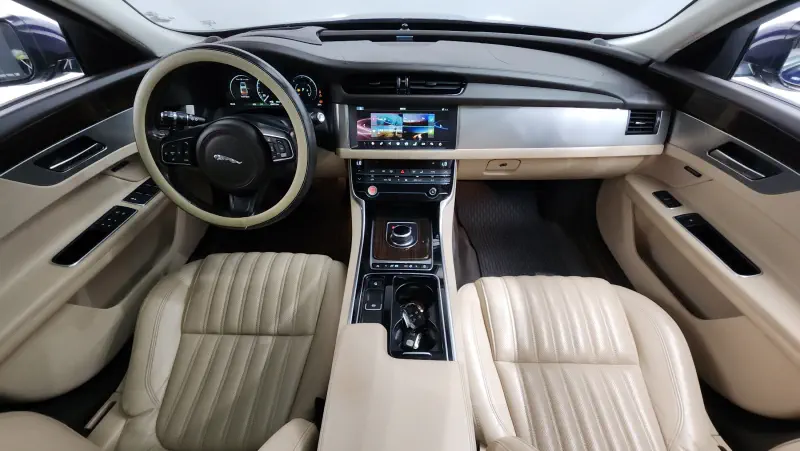 Jaguar XF