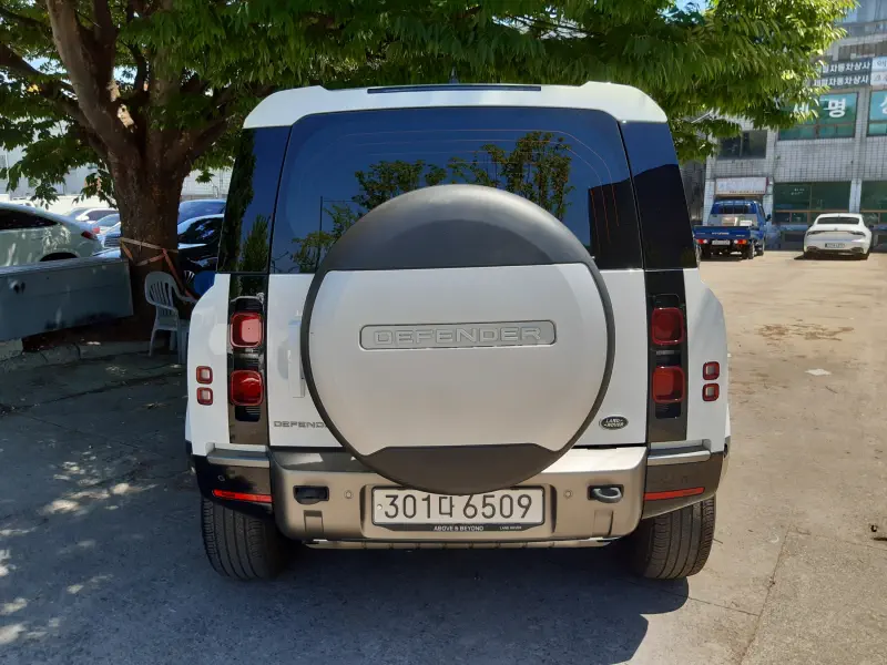 Land Rover Defender