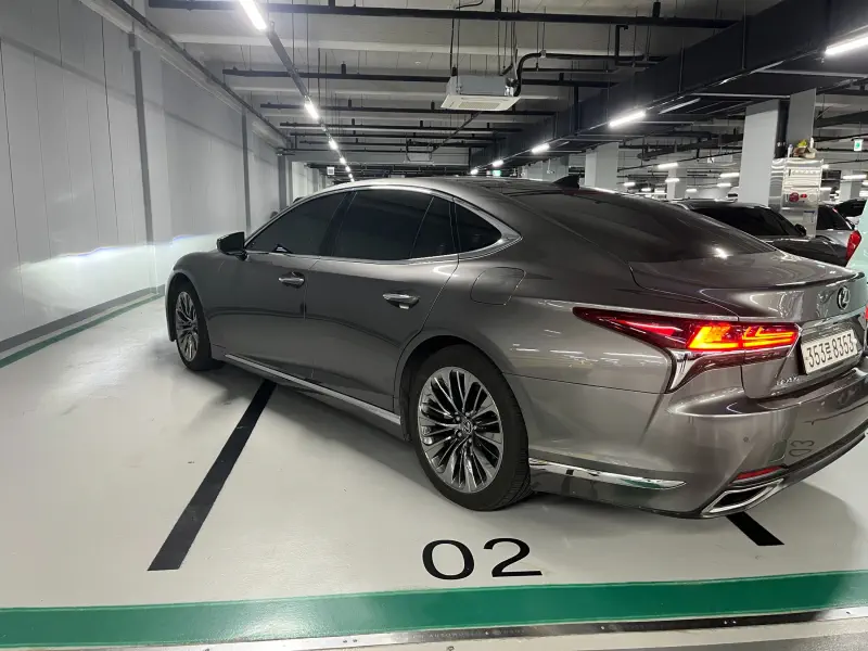 Lexus LS