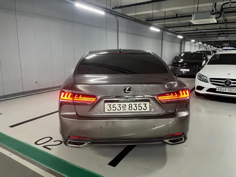 Lexus LS